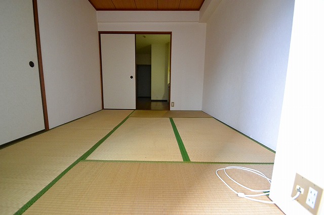 Other room space.  ☆ 6 is a tatami mat Japanese-style room ☆