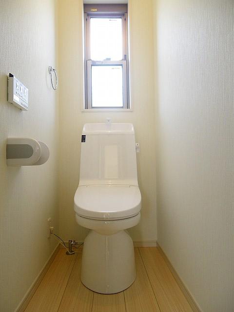 Toilet. Indoor (12 May 2013) Shooting