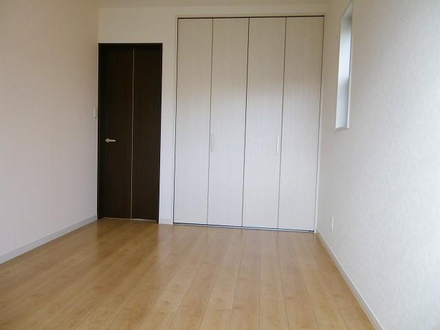 Non-living room. Indoor (12 May 2013) Shooting