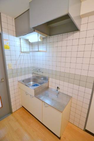 Kitchen. Ease cuisine in 2 lot gas stoves