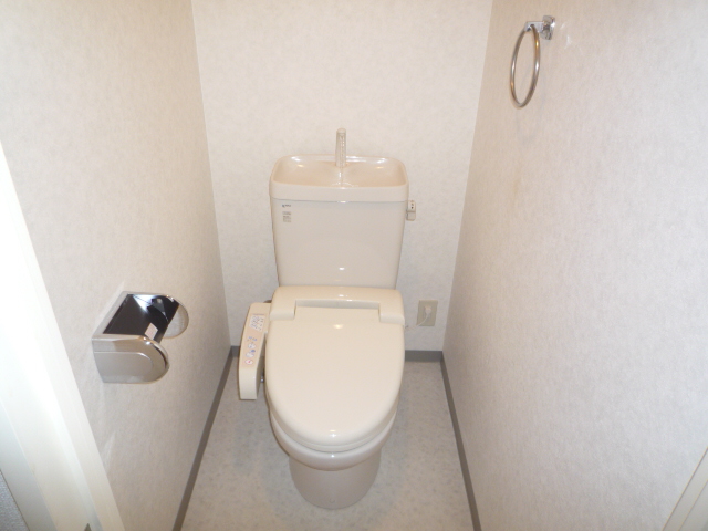 Toilet.  ☆ It is with bidet ☆