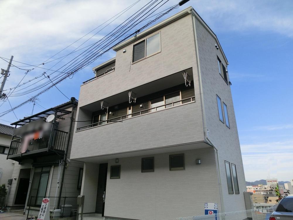 Local appearance photo. Local (11 May 2013) Shooting