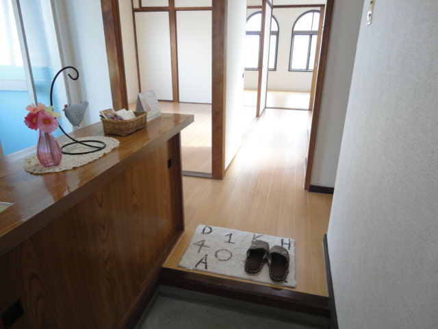 Entrance. There cupboard ☆