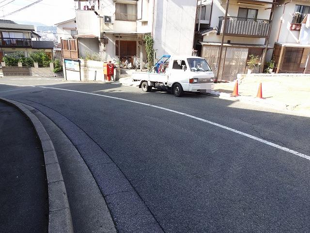 Local photos, including front road. Local 2013.9.9