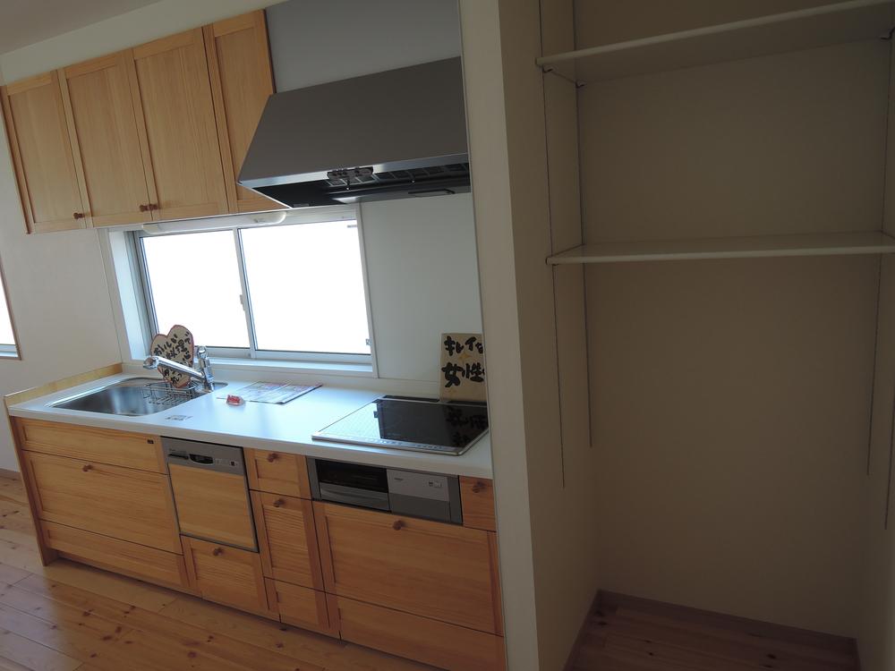 Kitchen. Indoor (10 May 2013) Shooting