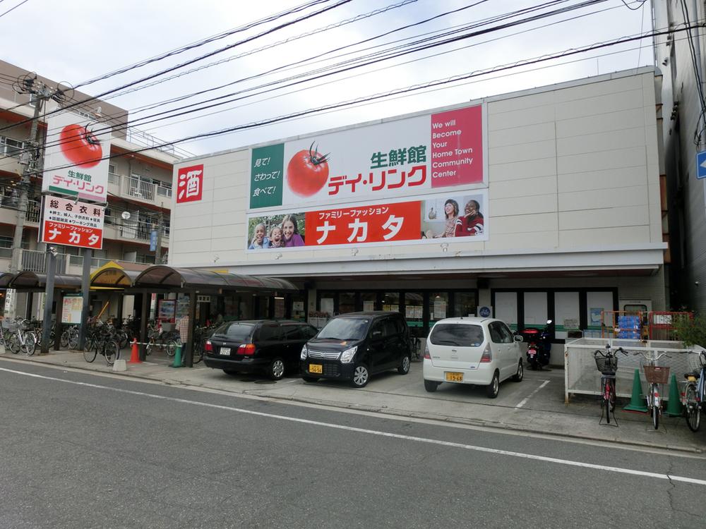 Supermarket. Day ・ 400m until the link