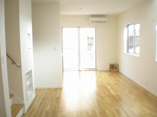 Living. Indoor (10 May 2012) shooting Bright living room