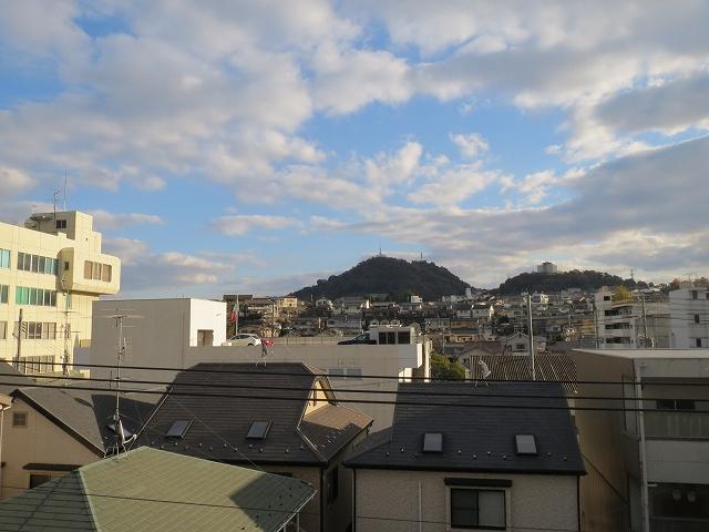 View photos from the dwelling unit. View from the site (December 2013) Shooting