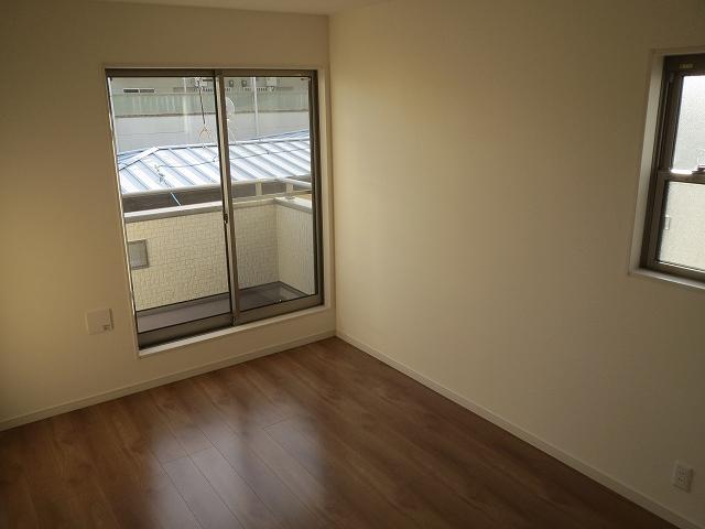 Non-living room. Indoor (12 May 2013) Shooting