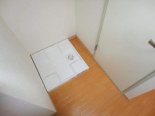 Washroom. Washing machine also put in a room ☆