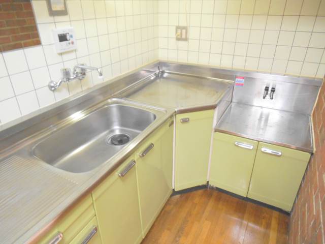 Kitchen. Kitchen also easy to storage capacity is also good to use in L-type