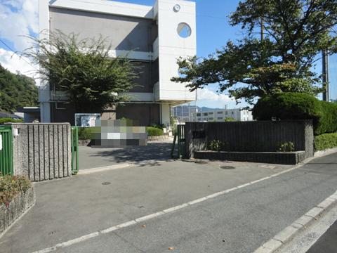 Junior high school. Kusuna 804m until junior high school