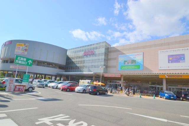 Shopping centre. 367m until ion Ujina shopping center (shopping center)