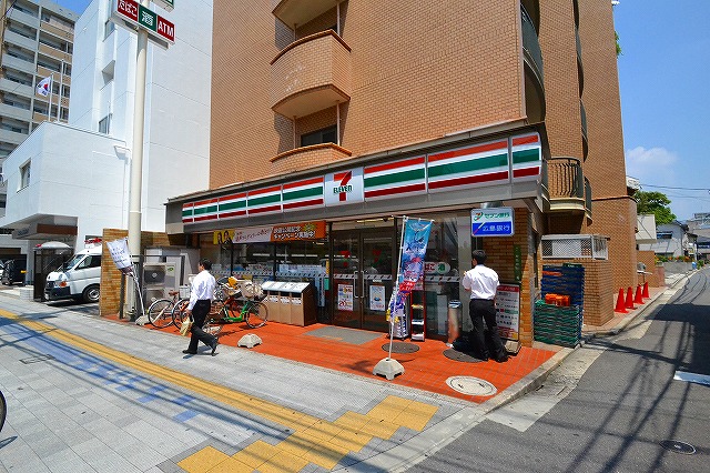 Convenience store. Seven-Eleven 98m to Hiroshima red ginseng Machiten (convenience store)