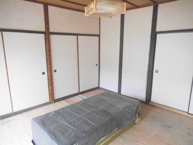Living and room. Slowly be Japanese-style room is also spacious 8 pledge