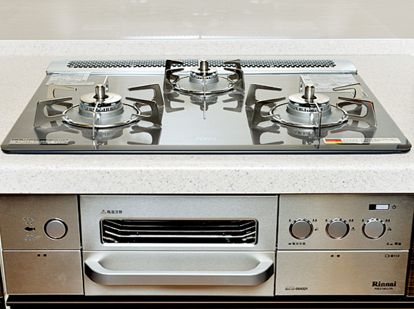 Kitchen.  [Glass top stove "Derishia"] Sensor was mounted on all burner, Also adopt a stylish "Derishia" design.