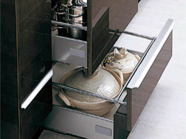 Kitchen.  [Pull-out storage] Convenient pull-out of the kitchen cabinet for storage, such as pots and tableware. Habaki part also has a pull-out storage. (Same specifications)