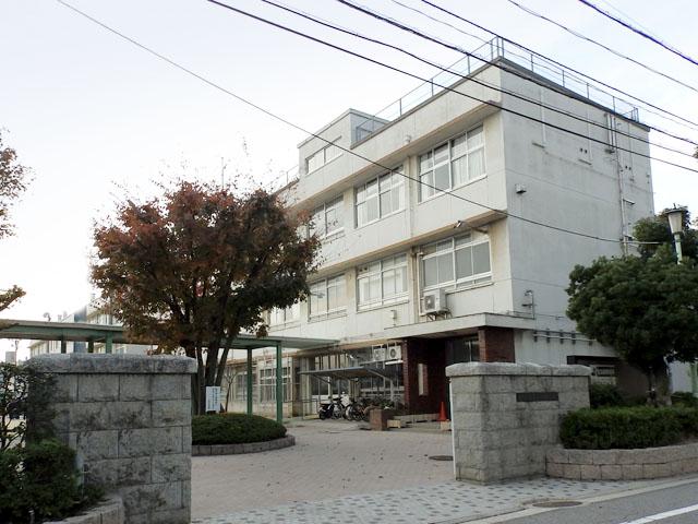 Junior high school. 3986m to Hiroshima City Museum of Ozu junior high school