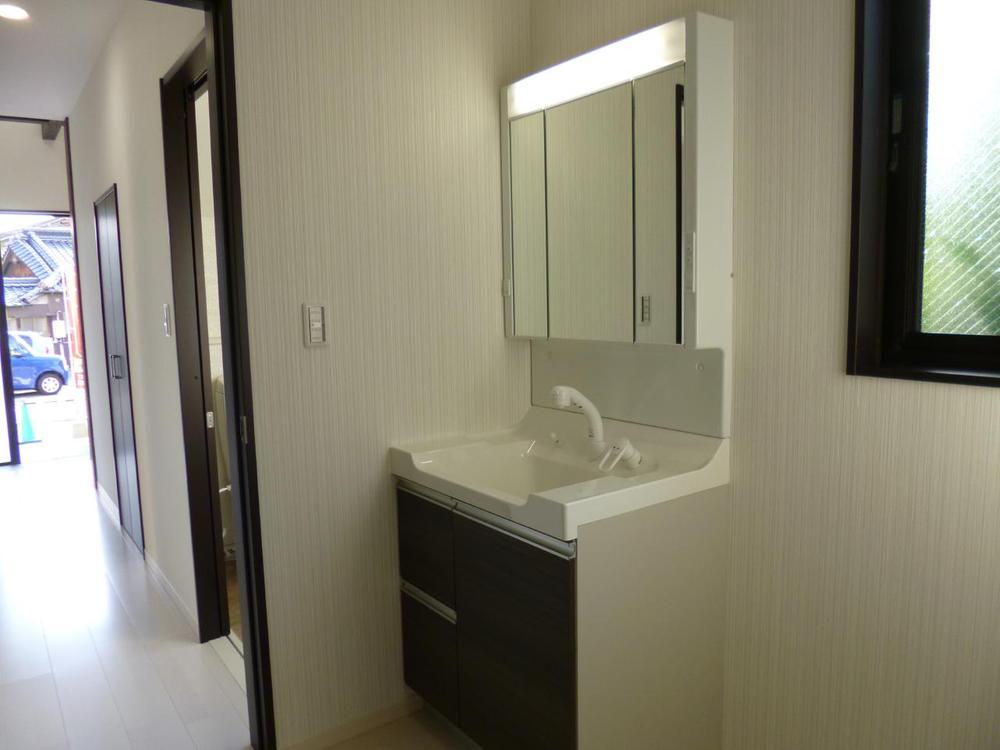 Wash basin, toilet. (June 2013) Shooting