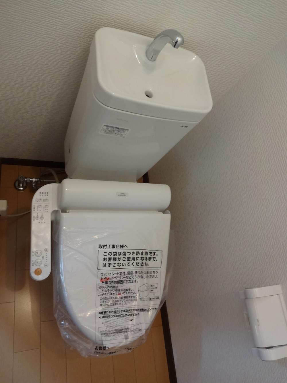 Toilet. Indoor (12 May 2013) Shooting