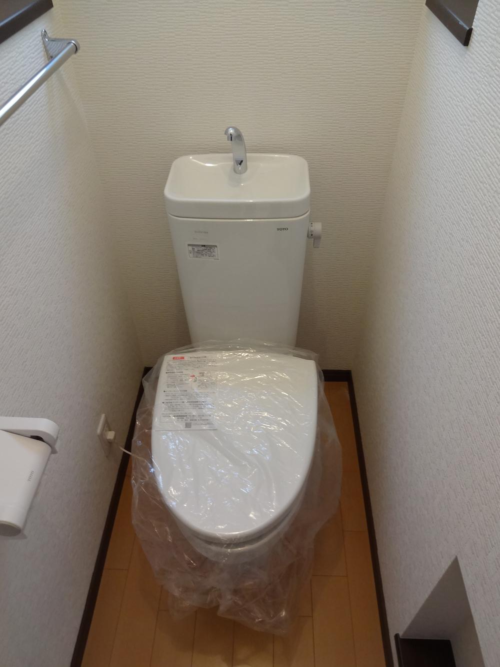 Toilet. Indoor (12 May 2013) Shooting