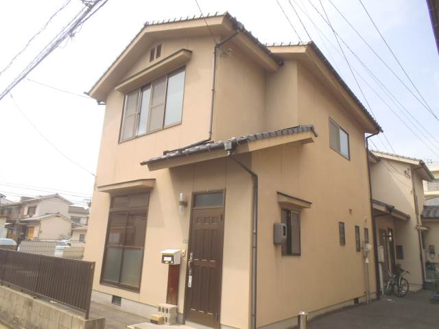 Building appearance. There is a detached in flat terrain of Minami-ku