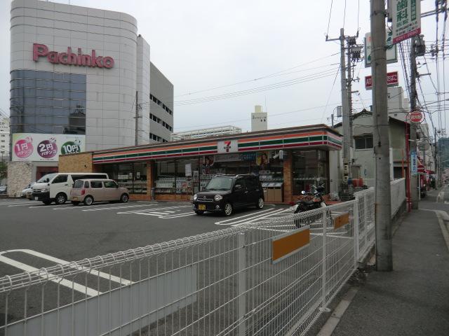 Convenience store. Support the 360m 24 hours life to Seven-Eleven
