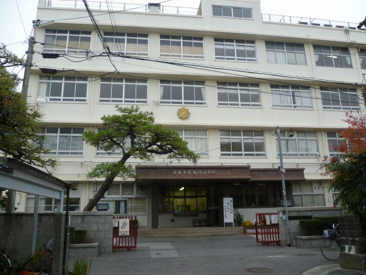 Primary school. 661m to Hiroshima City Museum of taiga Elementary School