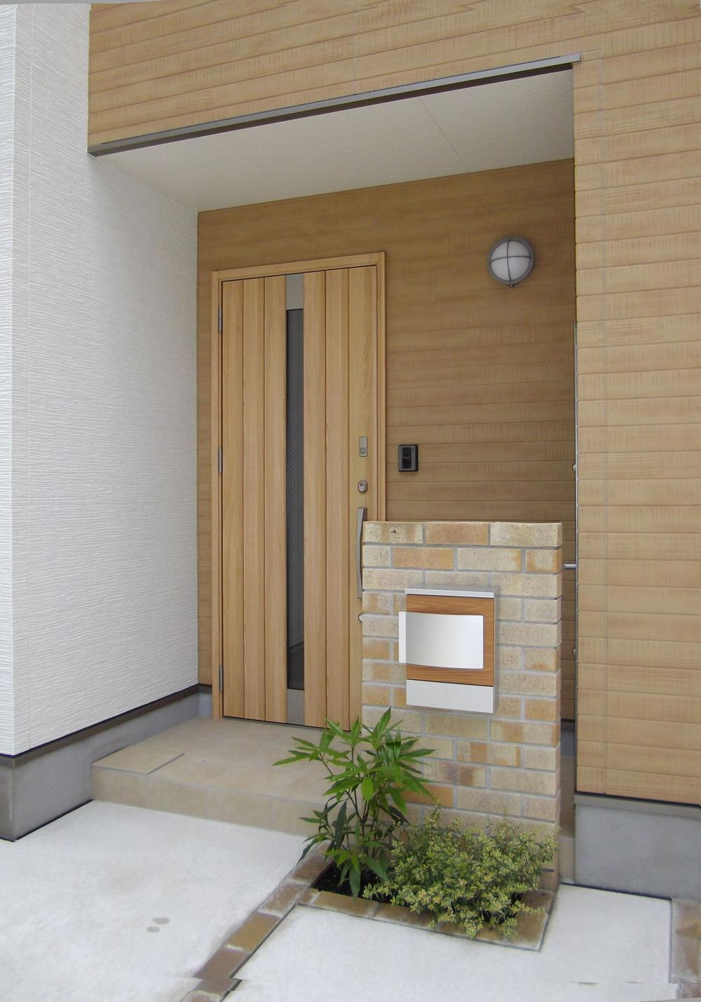 Entrance. Exterior Photos