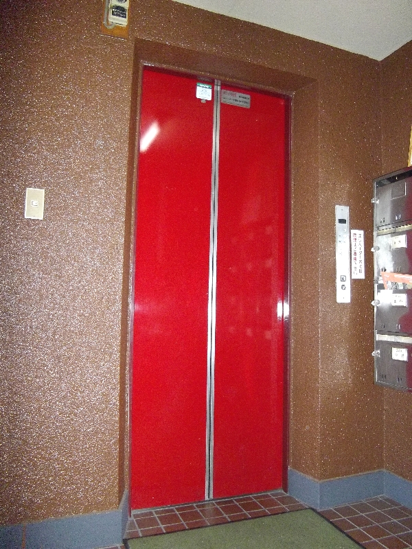 Other common areas. 1 floor elevator
