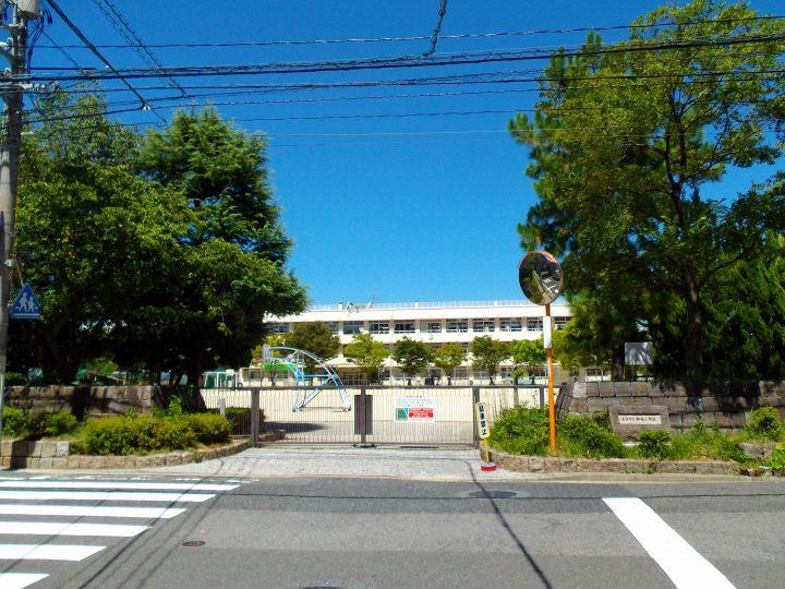 Primary school. 581m to Hiroshima Municipal Kanzaki Elementary School