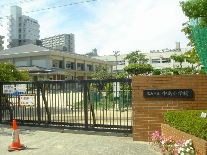 Primary school. 829m up to elementary school in Hiroshima Tatsunaka Island