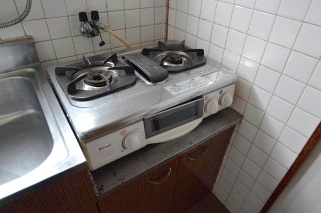 Kitchen. 2 lot gas stoves