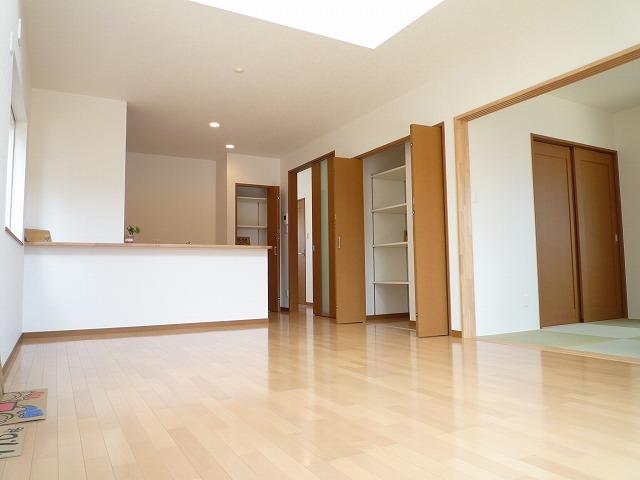 Same specifications photos (living). Construction Case Bright and spacious living room