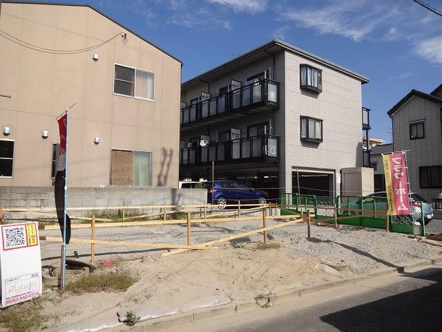 Local photos, including front road. Also parking from the front road is smooth, 2013 October 1, shooting