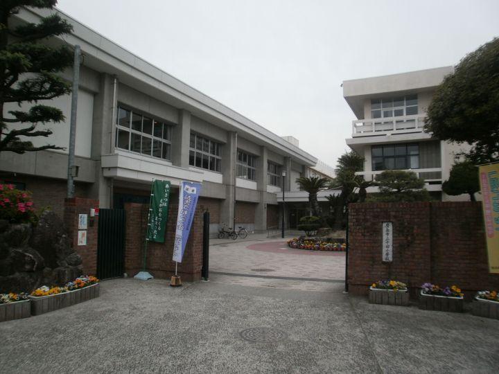 Primary school. 639m to Hiroshima Municipal Senda Elementary School