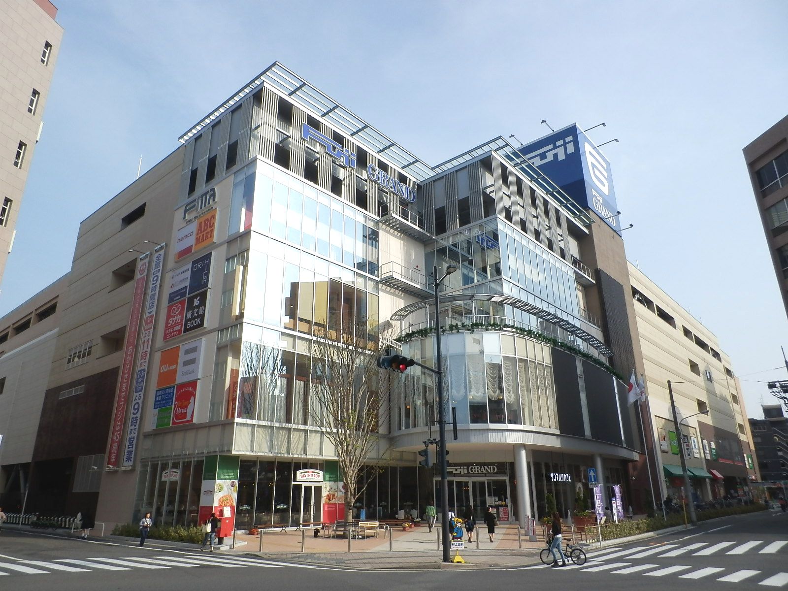 Shopping centre. Fujiguran 120m to Hiroshima (shopping center)