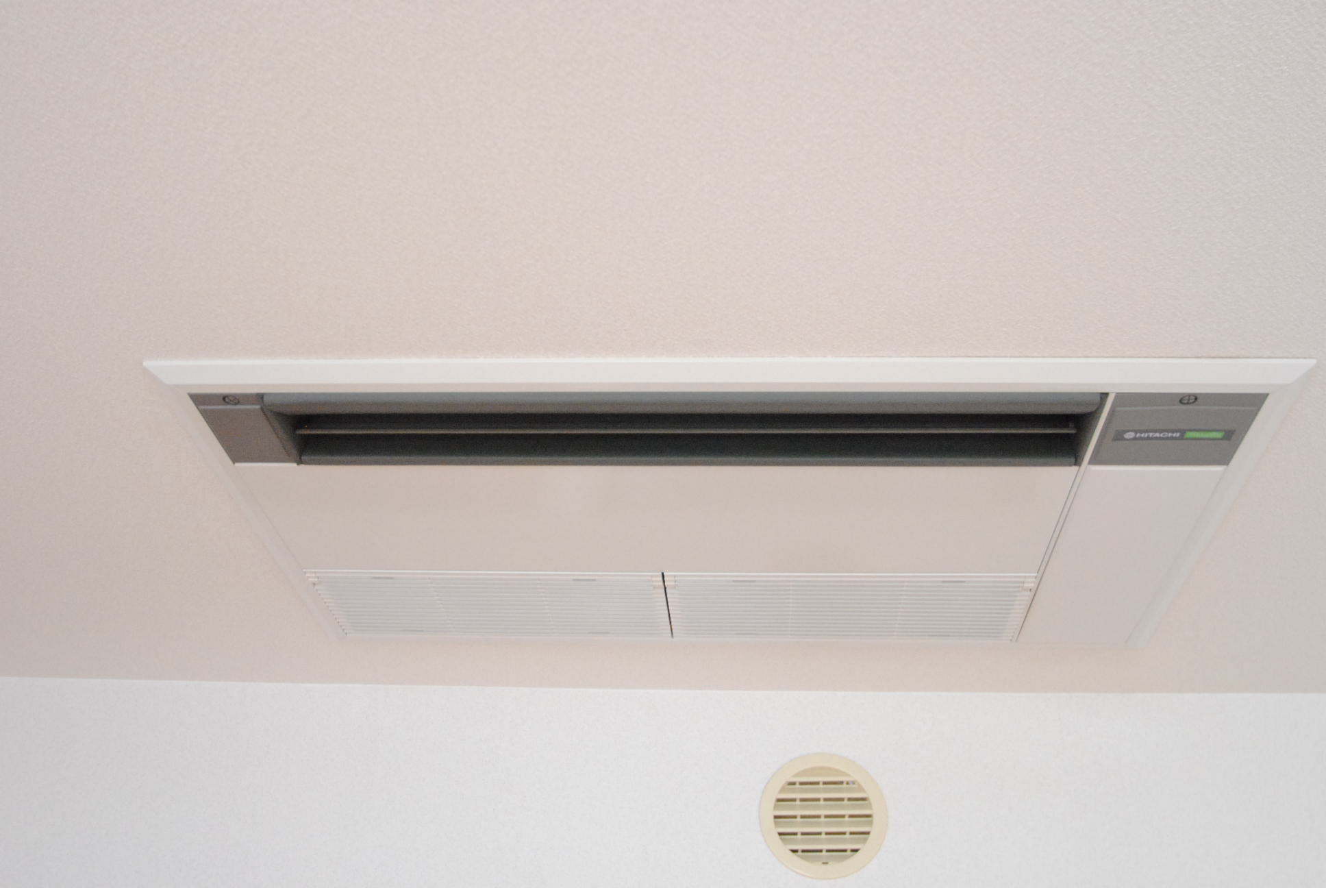 Other. Air conditioning is a ceiling cassette type
