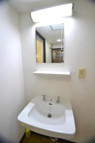 Washroom. Wash basin