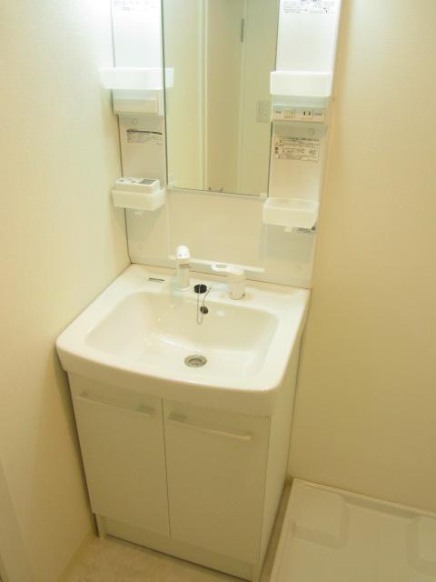 Wash basin, toilet. Vanity new