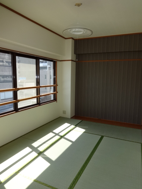 Living and room.  ☆ You can choose one-point cross! ! Bright Japanese-style room.