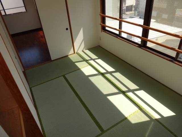 Living and room.  ☆ Bright Japanese-style room. Day maximum! !