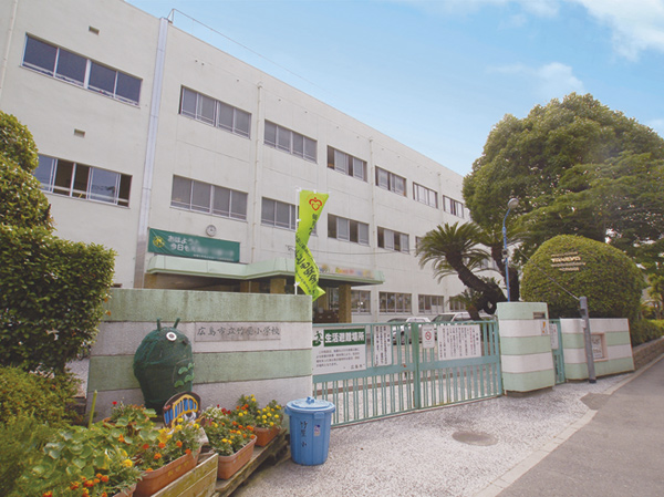Surrounding environment. Municipal Takeya Elementary School (6-minute walk / About 450m)