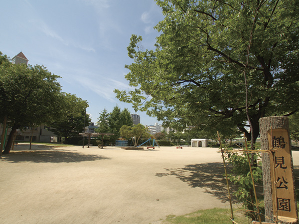 Surrounding environment. Tsurumi park (8-minute walk / About 600m)