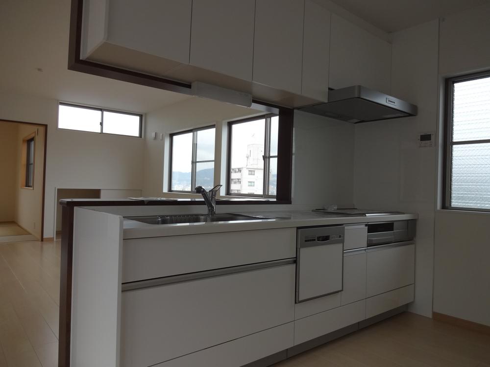 Kitchen. Easy-to-use system Kitchen