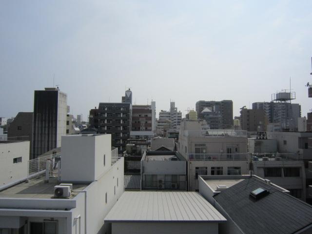 View photos from the dwelling unit. It is the south view from the rooftop.