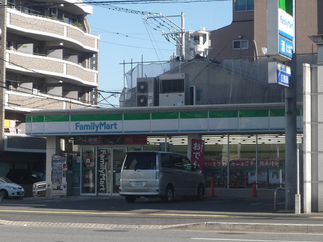 Convenience store. FamilyMart Funairiminami Yonchome store up (convenience store) 339m