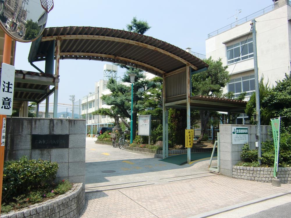 Primary school. 499m to Hiroshima Municipal Funeiri Elementary School
