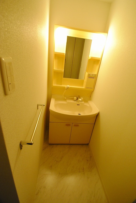 Washroom. New vanity is ◎