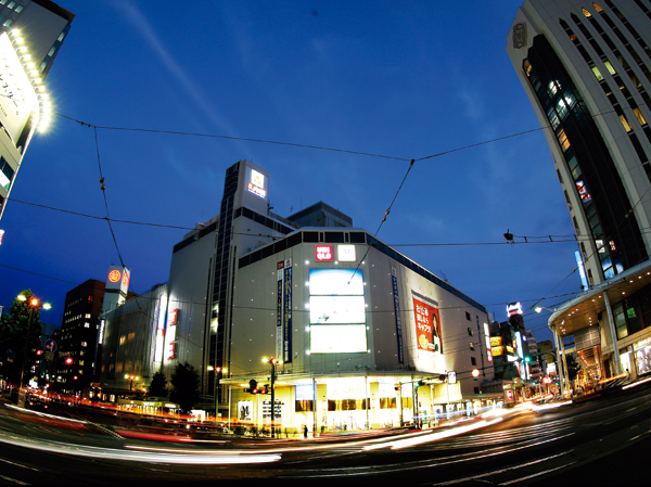 About 710m to the convenient Hatchobori neighborhood to shopping (a 9-minute walk)
